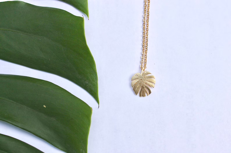 Monstera Necklace