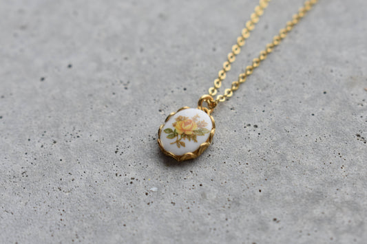 Vintage Floral Necklace - Yellow Rose