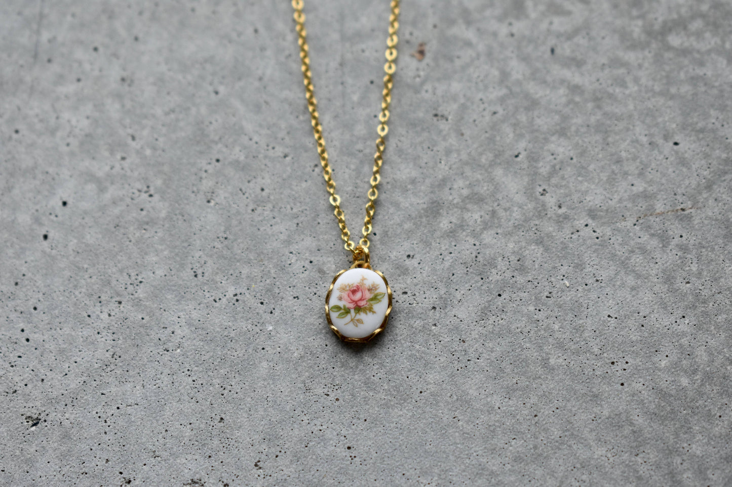 Vintage Floral Necklace - Pink Rose