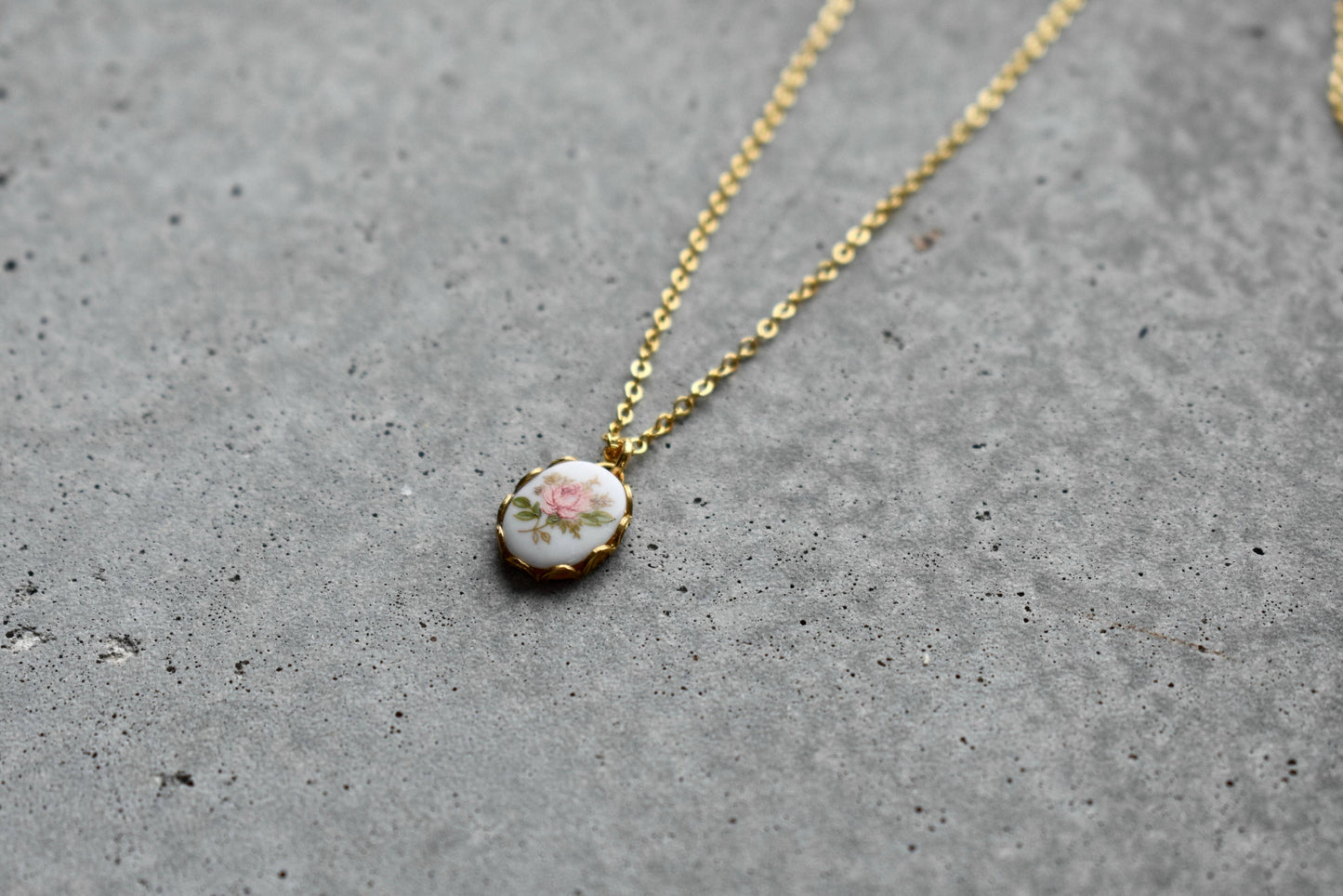 Vintage Floral Necklace - Pink Rose