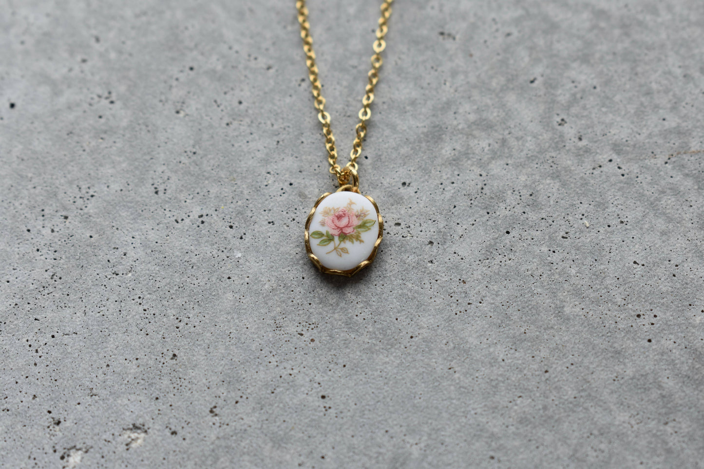 Vintage Floral Necklace - Pink Rose